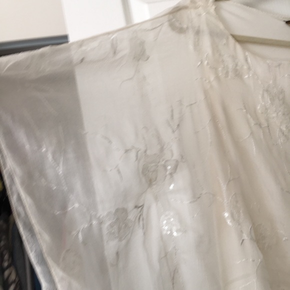 Silk Chifon with flower embroidery with Sequins. - Picture 4 of 6